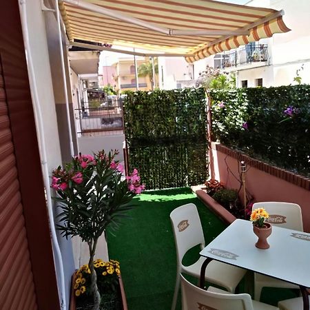 Holiday House Marlin Giardini Naxos Eksteriør billede