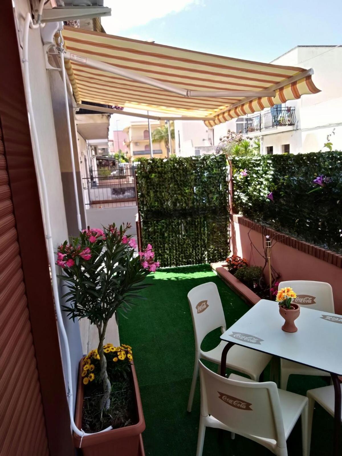 Holiday House Marlin Giardini Naxos Eksteriør billede