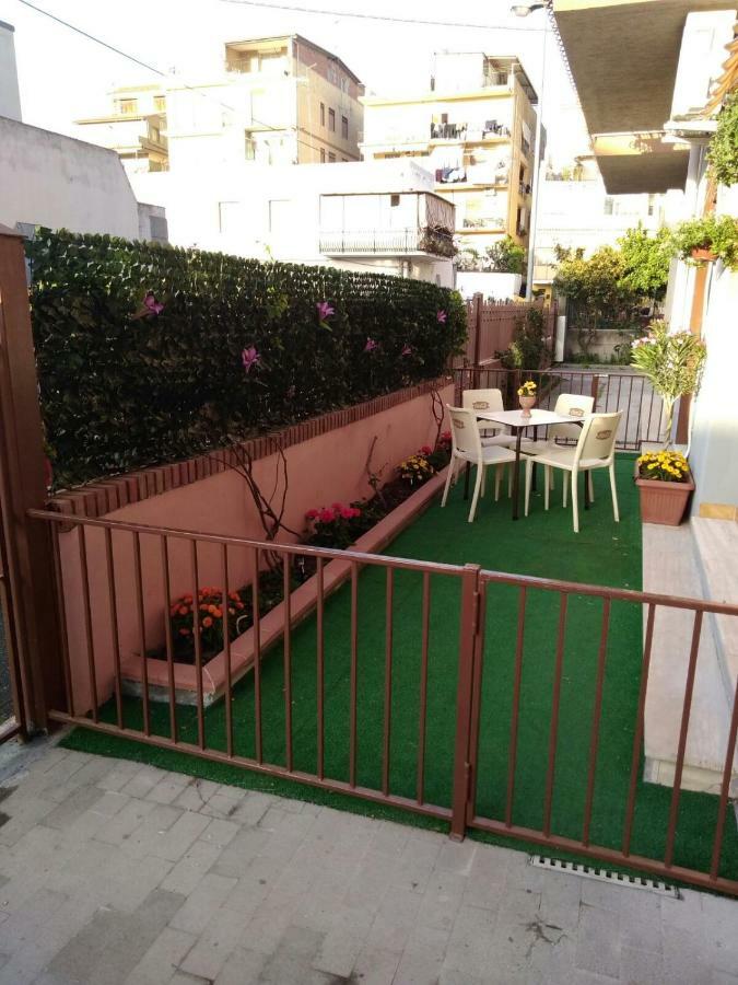 Holiday House Marlin Giardini Naxos Eksteriør billede